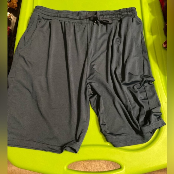 Bundle of 4 Real Essentials shorts - Picture 2 of 8